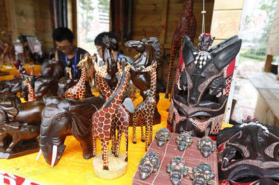 記者探秘啤酒節特色一條街 匯集8國特色商品(圖)_新浪新聞