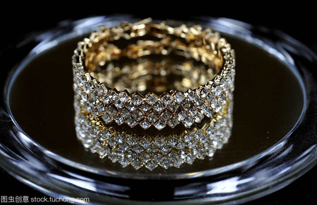 用水晶手鏈?zhǔn)罪? />
</a>
<span><a href=